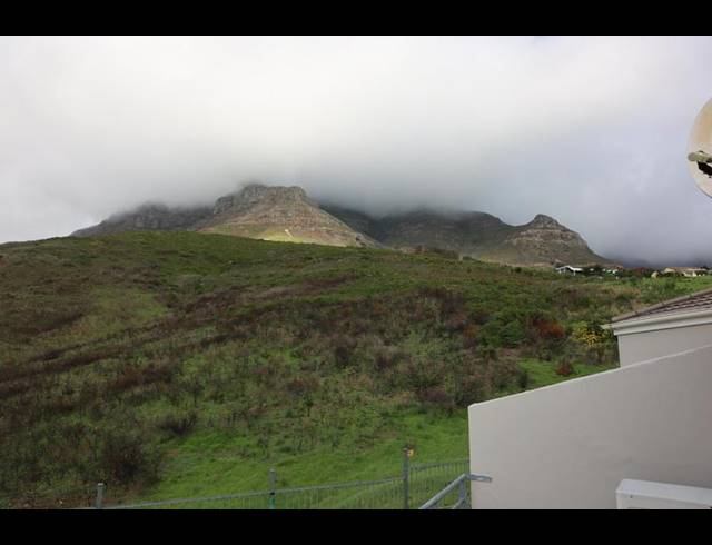 2 BEDROOM PROPERTY TO RENT IN VREDEHOEK